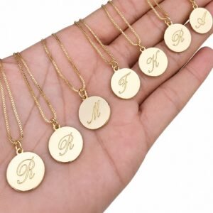Colar medalha com inicial
