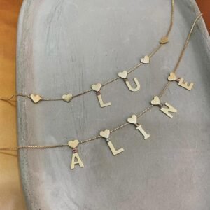 Colar letra com coração e zircônia