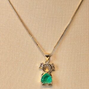 Colar  Menina Esmeralda pedra Fusion