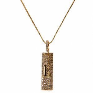 Colar de letra liso e placa com zircônia